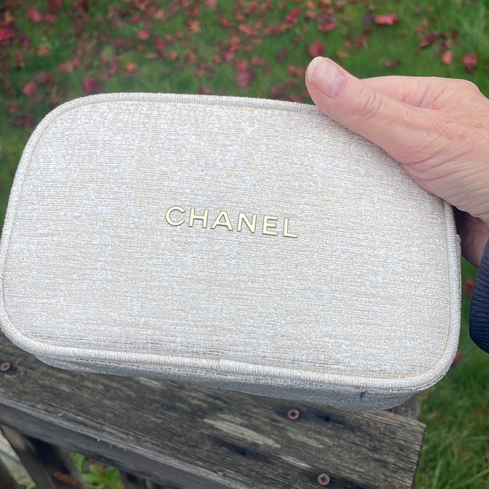 Chanel 2023 Holiday Gift Set White Cosmetic Pouch
